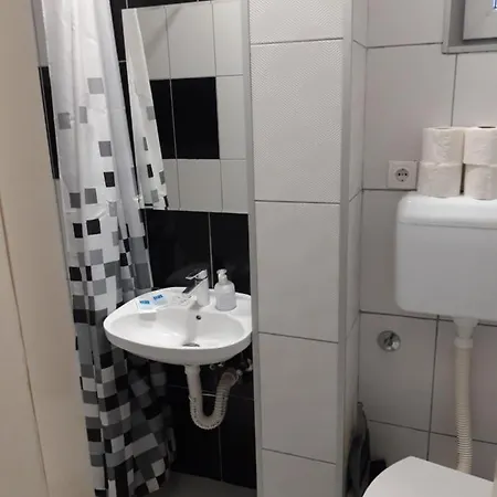 Lilishouse Prenociste * Belgrade